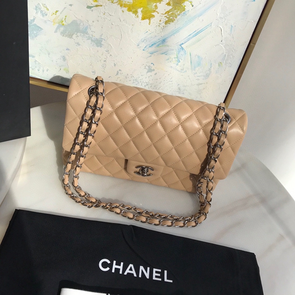 シャネルバッグレプリカ背面デザイン